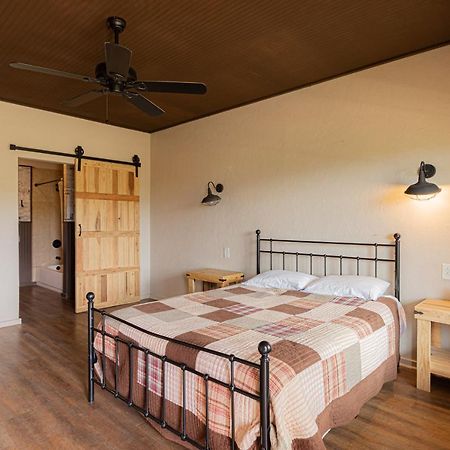 Miners Cabin #2 - King Bed - Accessible Room - Private Balcony Tombstone Exterior photo
