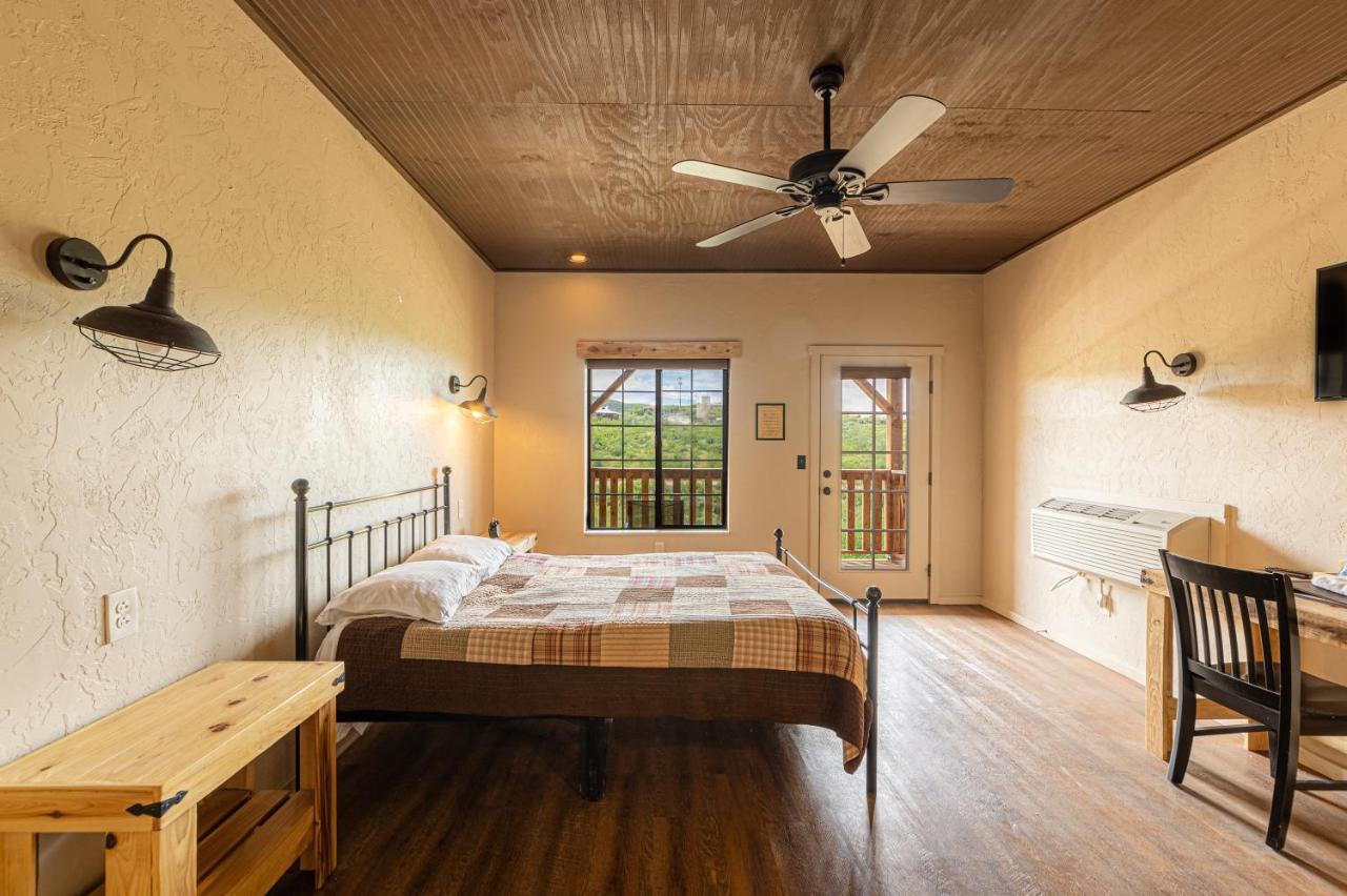 Miners Cabin #2 - King Bed - Accessible Room - Private Balcony Tombstone Exterior photo