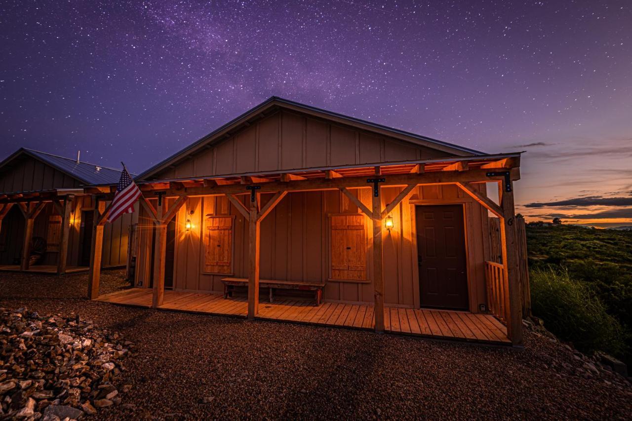 Miners Cabin #2 - King Bed - Accessible Room - Private Balcony Tombstone Exterior photo